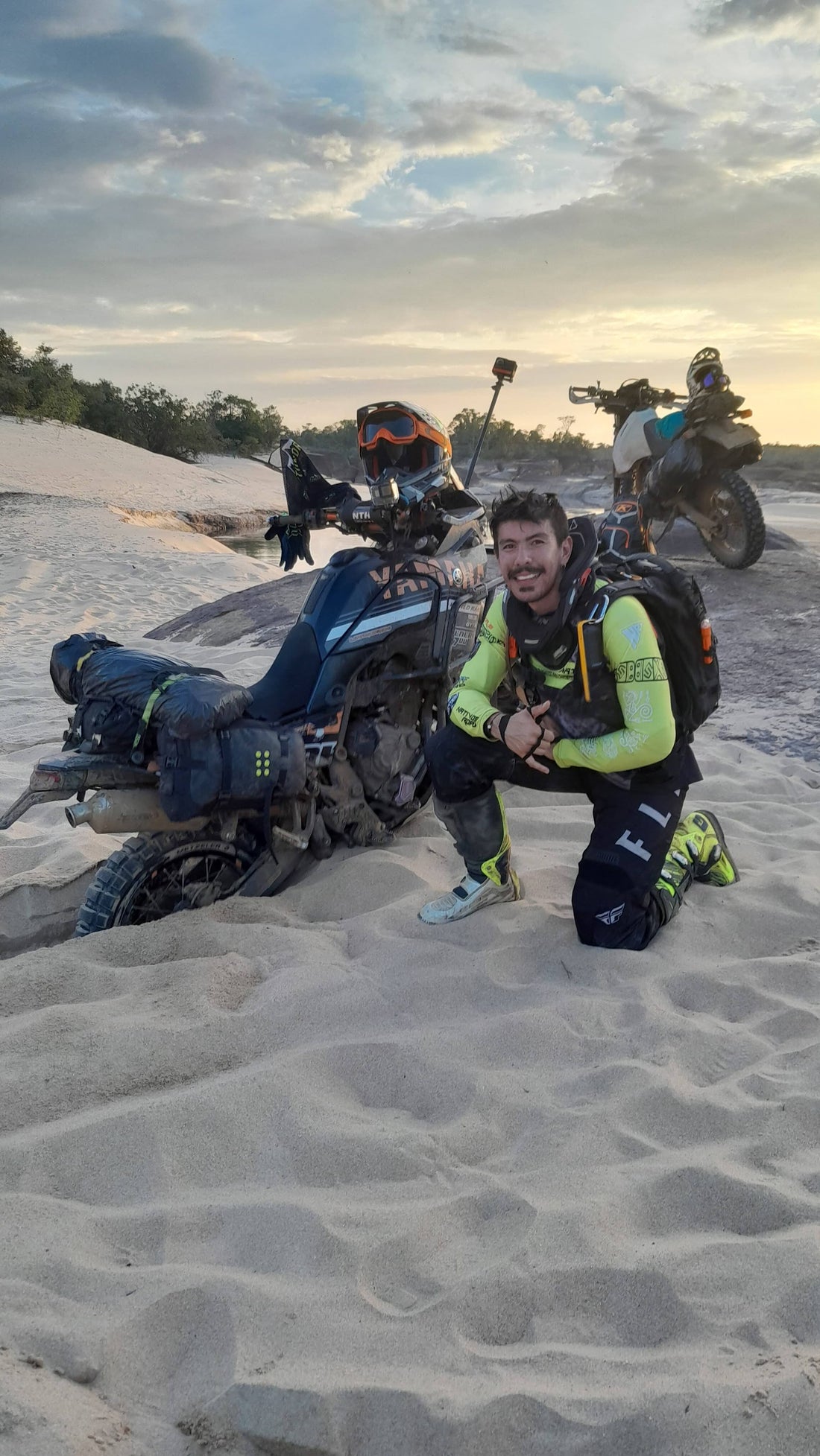 La Importancia del Equipamiento para un Motociclista de Aventura