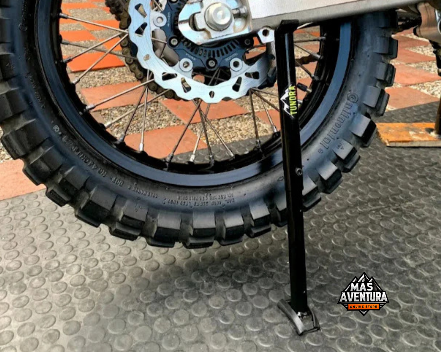 Jack service for motorcycles
